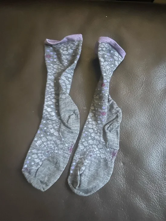 Women’s Smartwool Cushion Medium Size Socks Gray Crew Socks with Purple Accents