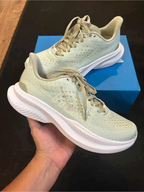 HOKA Mach oyster athletic training running lace up shoes sneakers women’s 9 new