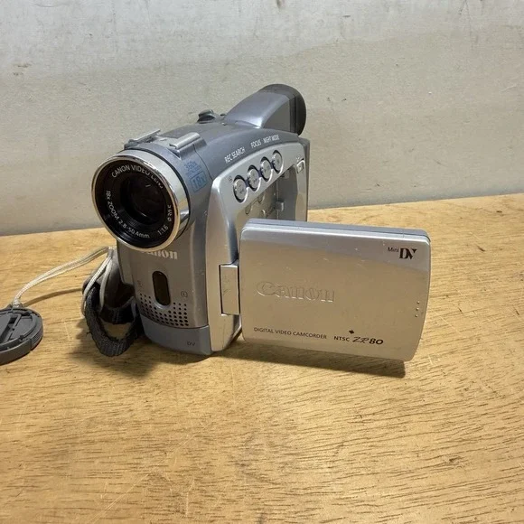 Canon NTSC ZR80 Silver 2.5″ LCD 360x Digi Zoom Handheld MiniDV Camcorder Tested