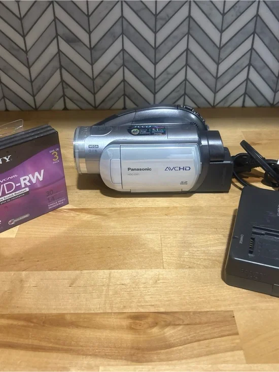 Panasonic HDC-DX1 AVCHD DVD Camcorder Silver - With Battery, Charger And Dvd’s