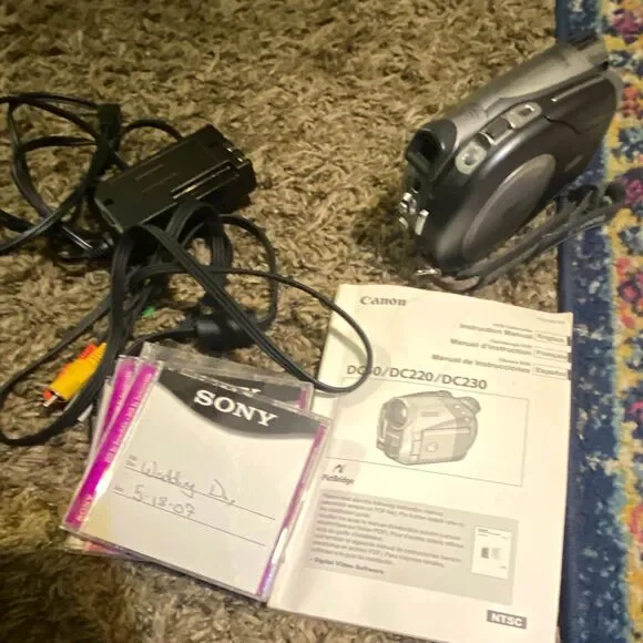 Canon DC220 DVD Handheld Camcorder Silver, 35x Optical Zoom, 2.7