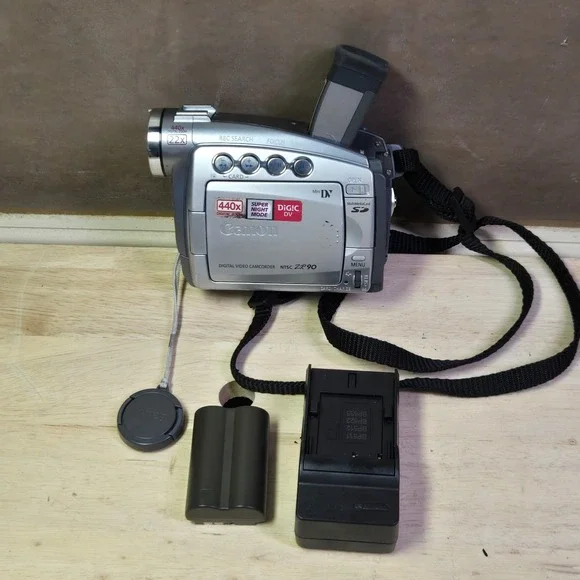 Canon ZR90 Mini DV Camcorder Black Screen For parts/repair was working