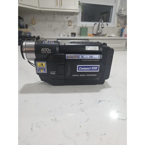 JVC GR-AXM230U VHS-C Camcorder 400x LCD Zoom Untested