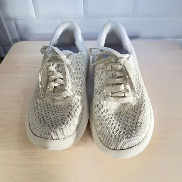 Kizik Sneaker Men's 6 Women's 7.5