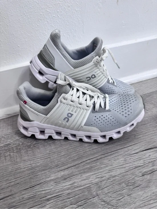 On Running Cloudswift Women's Running Shoes - Size 7.5 - Glacier / White