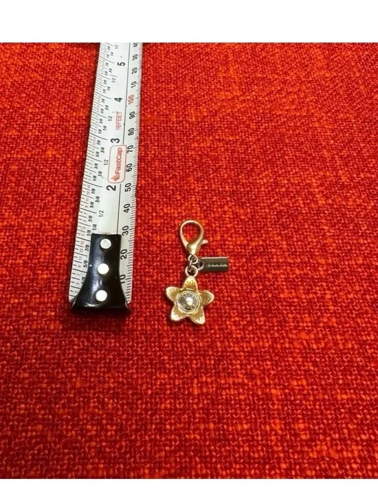 ❤️❤️❤️Coach micro floral charm/silver&gold tone hardware/like new❤️❤️
