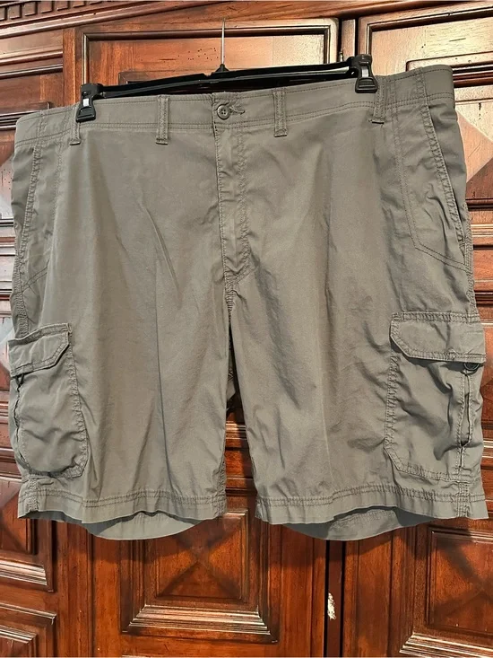 50 Lee STRETCH Men's EXTREME MOTION Cargo Shorts in Olive