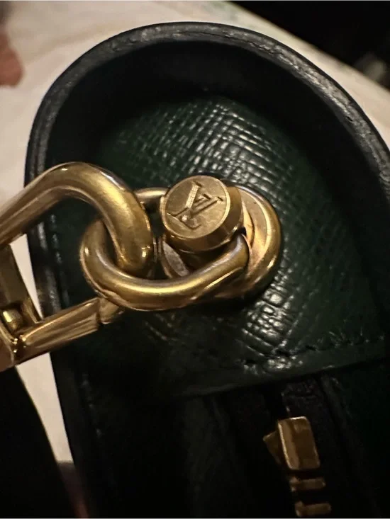 Louis Vuitton Dark Green Epi Leather clutch Gold Hardware