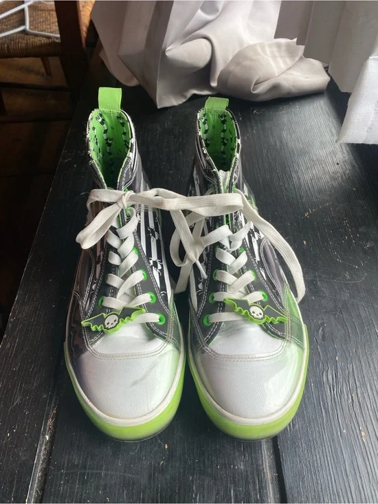 WomansHigh-Top Sneakers in White & Neon Green - Stylish Skate Shoe