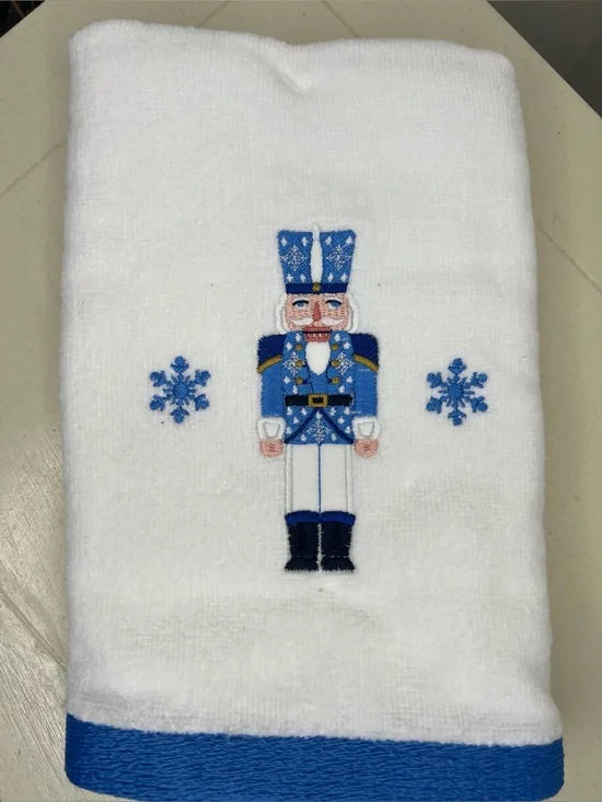 Brand New-Avanti Nutcracker Trellis Hand Towel