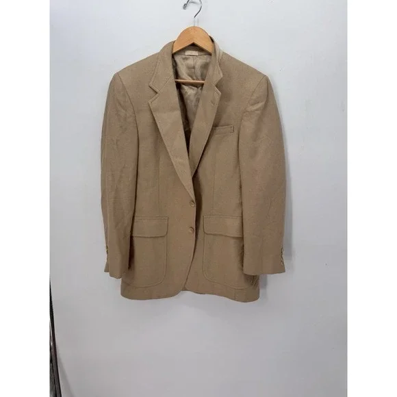 Christian Brooks Mens 100% Silk Beige Sports Blazer Jacket 40R 2-Button USA Made