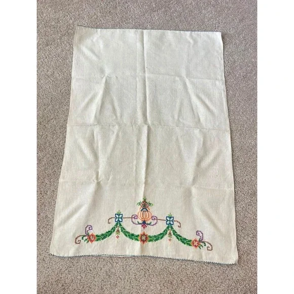 Vintage Hand Embroidered Linen Towel Floral Cross Stitch Swag Cream 26x16