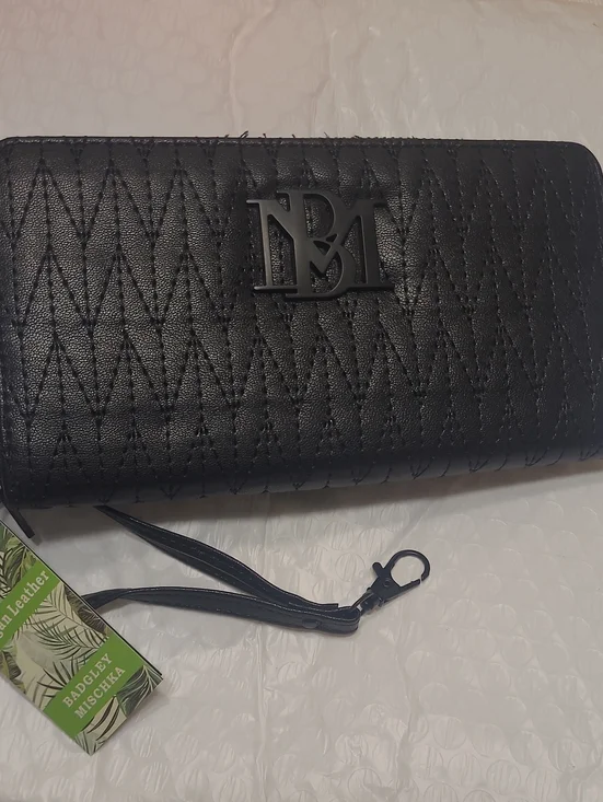 Badgley Mischka Wallet With Phone Holder With Strap To Carry Like A Wristlet