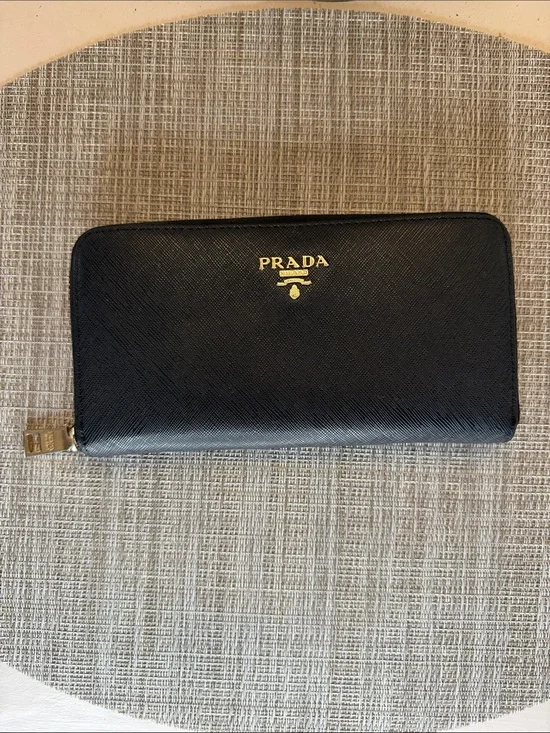 Black Saffiano Zip-Around Card & Key Holder