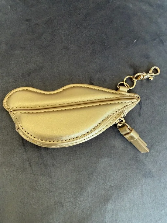 Diane Von Furstenberg x Target Metallic Gold Lips Coin Pouch/Bag Charm NWOT