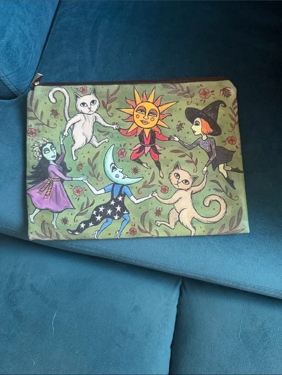 Green whimsical zippered Pouch - Unbranded perfect condition