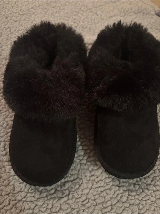 NWOT The Children's Place platform Teddy Slip ons black