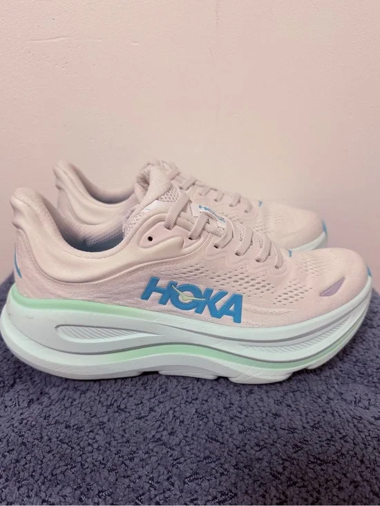 Hoka bondi 9 Women's Light Pink with Mint and Blue Active size 8B