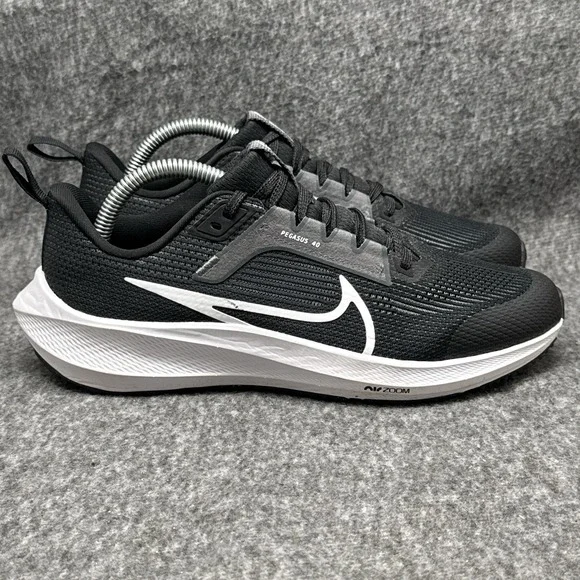 Nike Air Zoom Pegasus 40 Womens 8.5 Black White‎ Running Shoe DX2498-001