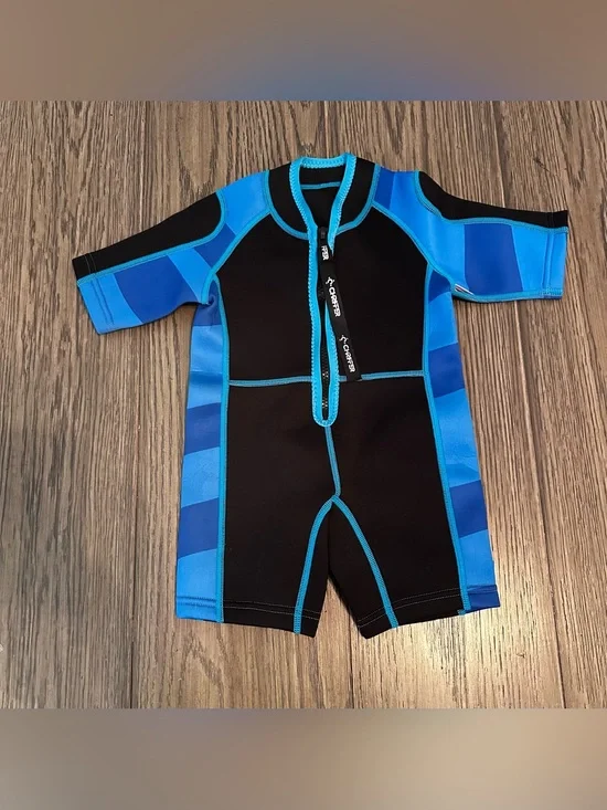 Chriffer Kids Short Sleeve Rashguard Suit in Black and Blue