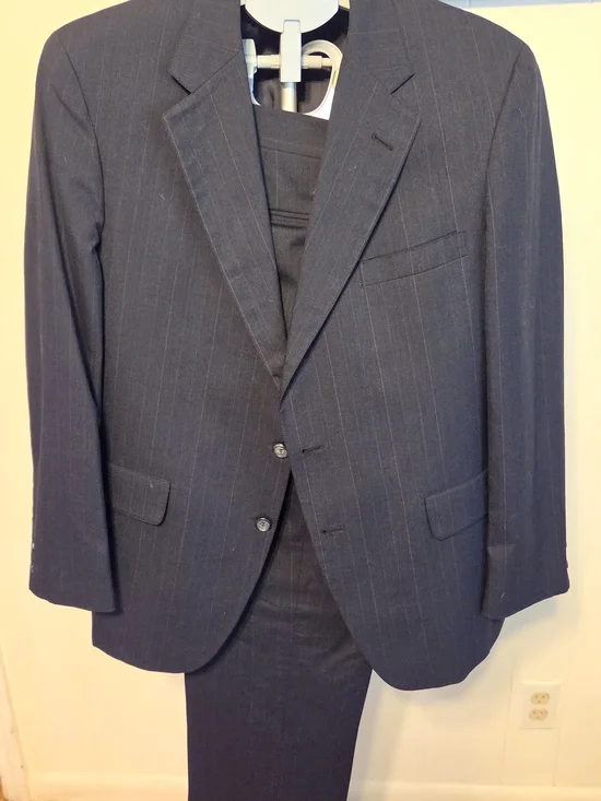 Jos. A. Bank Dark Navy Pinstripe Two-Piece Suit Size 42R