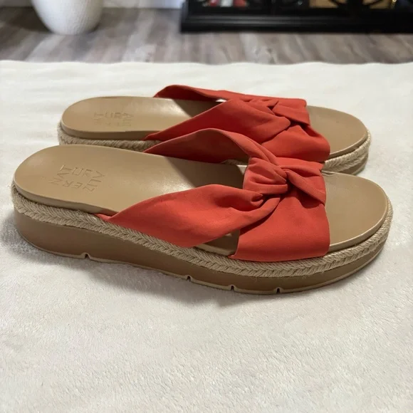 Naturalizer Dayana slide sandal in the Melon Sorbet‎ color.