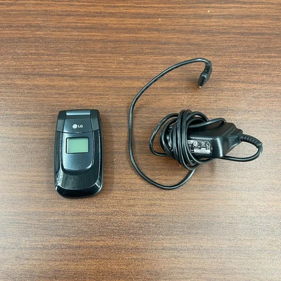 LG 150 Flip Cell Phone Black Bluetooth LCD Screen Foldable w/ Battery