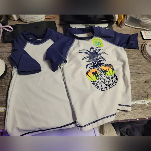 2 NWT Tommy Bahama Kids SWIM Rash Guard Tops‎ Size 4