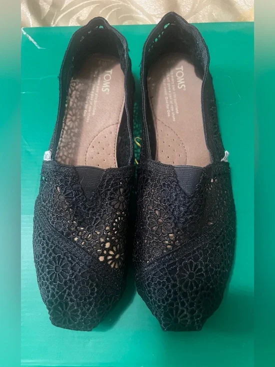 TOMS Women's Black Crochet Alpargata Slip-Ons flats Size 8