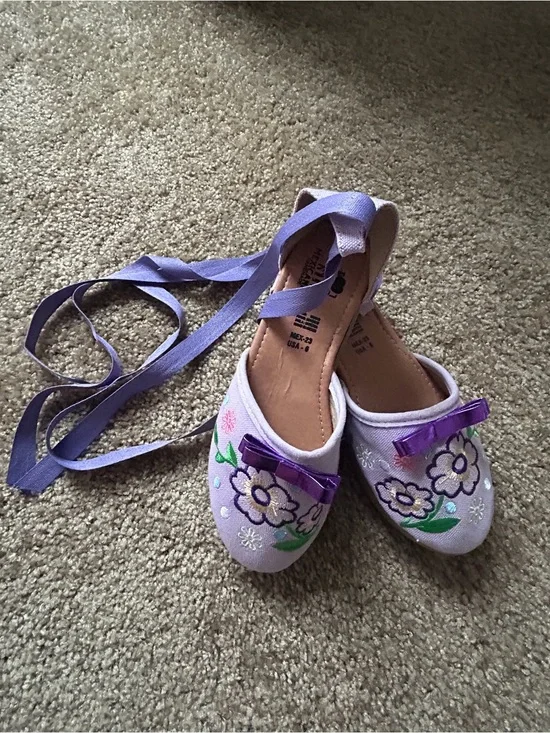 Woman Lavender Floral Espadrille Flats with Ribbon Wrap Size 6