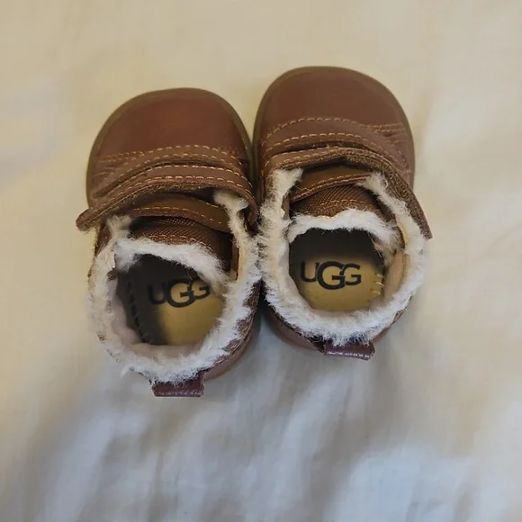 Unisex Baby Chestnut UGG Tan Baby Shoes with Faux Fur Trim