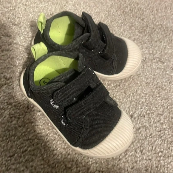 Cat and jack baby walker in black size 5t