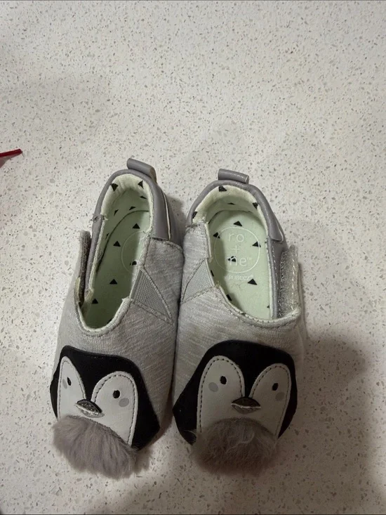 Robeez Light Gray Penguin Slip-On Shoes with Pom Poms