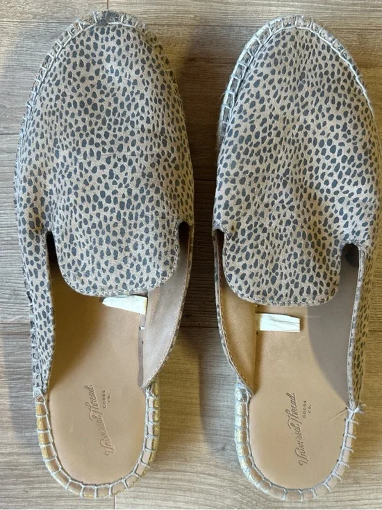 Universal Thread Leopard Espadrille Slip-Ons in Beige‎ and Black