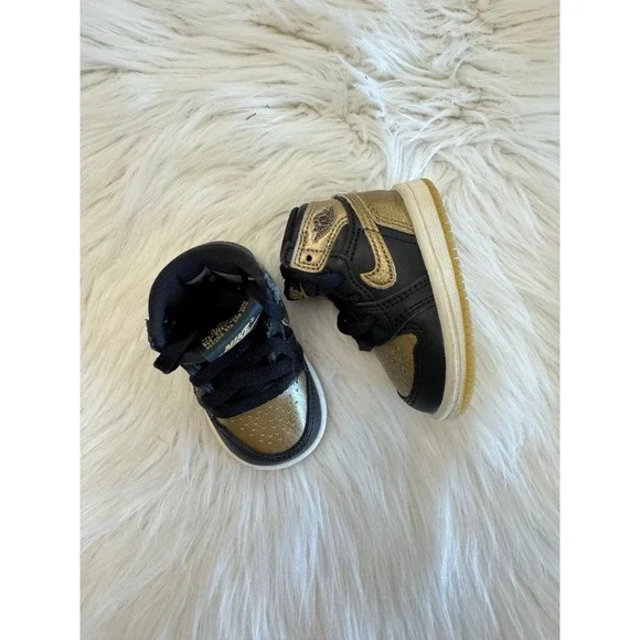 Nike black and gold size 2C