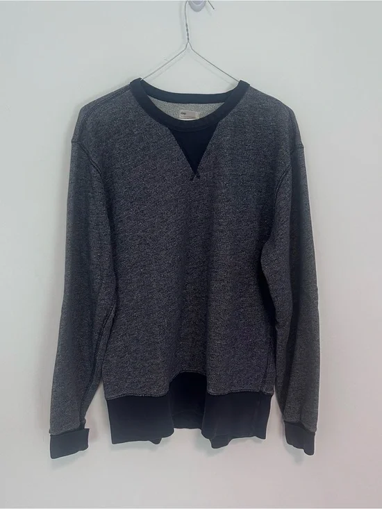 GAP Men's Charcoal and Black Crewneck Sweater