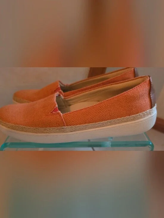 NWT Trotters Accent Slip-on Orange Espadrille Slip-on Shoe