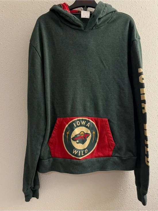 Men's Green Crewneck Hoodie with Red Pocket Accent