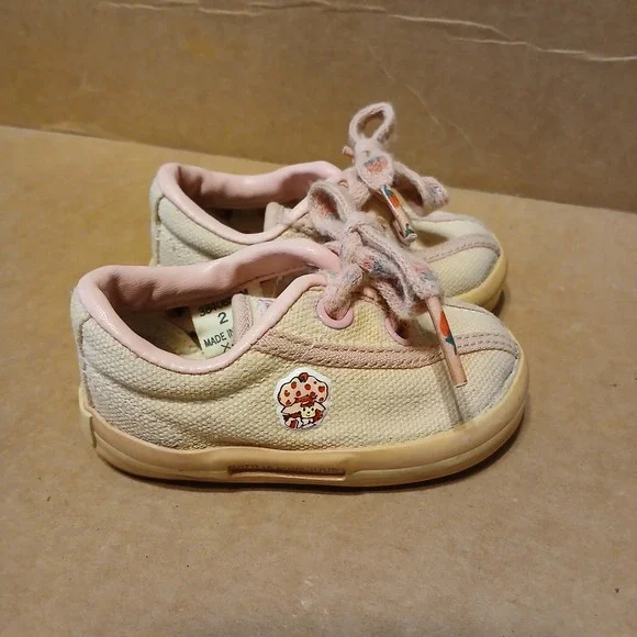 Stride Rite Strawberry Shortcake Baby Sneakers Vintage 1980s Pink Size 2 M