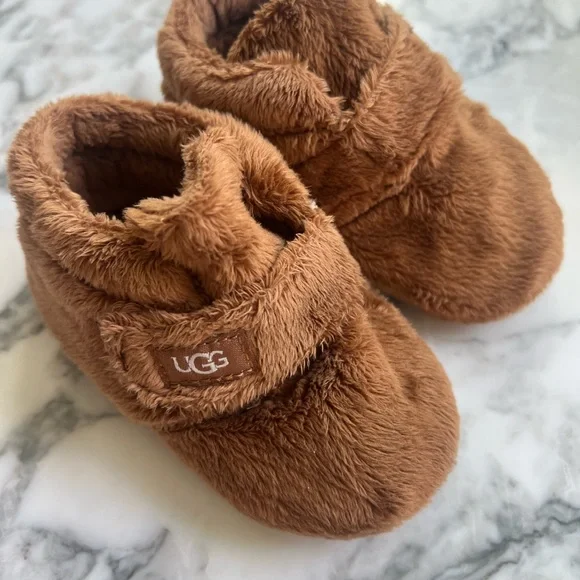 UGG Infant Plush Chestnut Baby Booties size 4/5