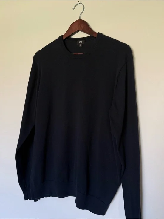 Uniqlo Men’s Black Crewneck Knit Sweater