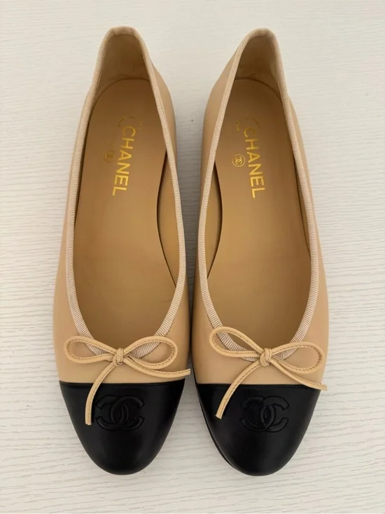 Chanel Lambskin CC Cap Toe Ballerinas Flats Beige/Black Leather EU 42C