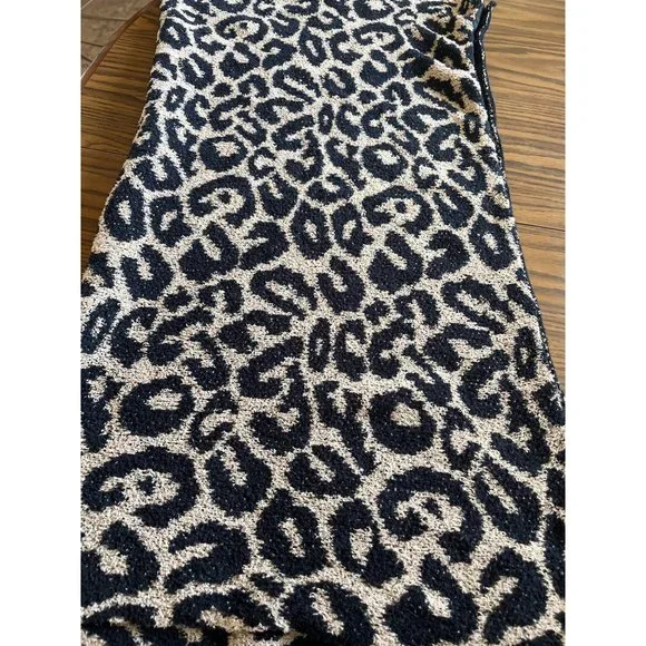 Womans leopard print black/cream scarf wrap with snaps