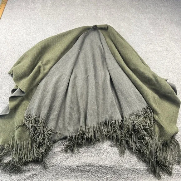Castlecore Preppy Knit Poncho Wrap Women Olive‎ Green Fringe Boho Earthy Cozy