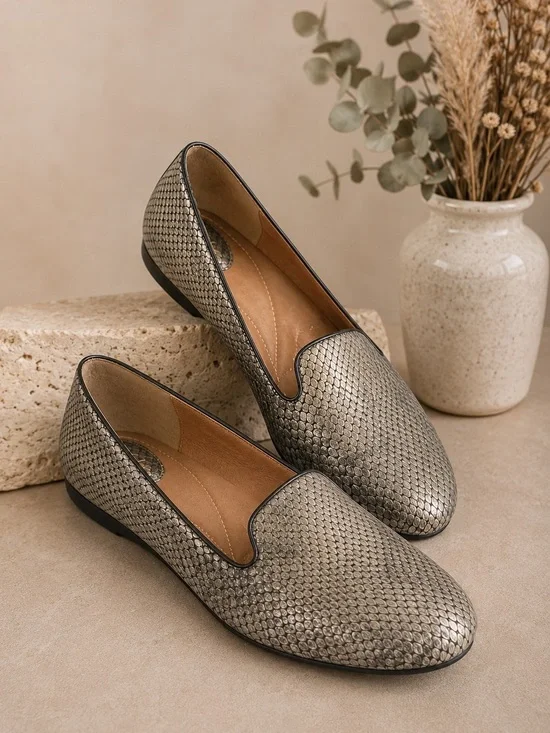 Clarks Women's Valley Lounge Loafer Size 9M Flat Shoe Metallic Pewter Snakeskin