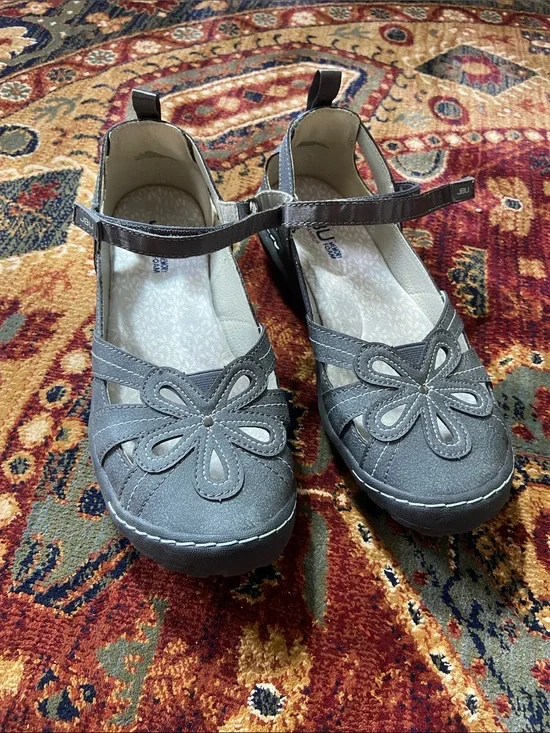 Floral Gray Mary Jane Shoes Women’s 7.5