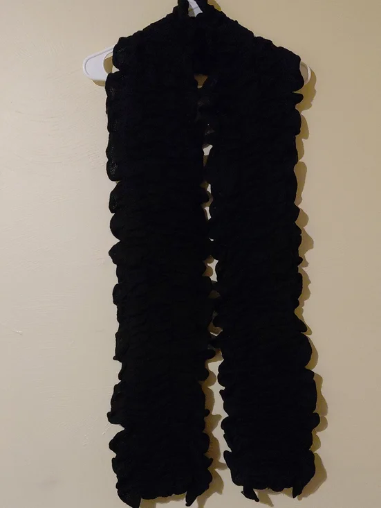 Source Unknown Black Ruffled Knit Scarf