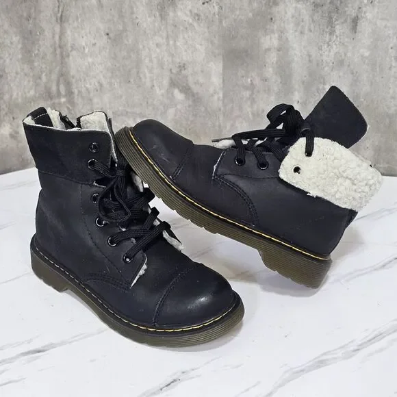 Dr Martens‎ Aimilita Black Sherpa Lined 6 Eyelet Combat Boots Docs Youth UK2 US3