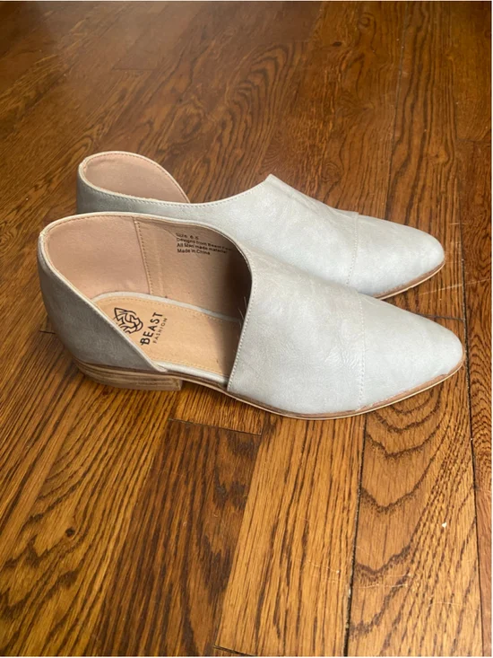 Beast Gray Pointed Toe Flats D’Orsay Quiet Luxury Parisian Modern Boho Sleek 6.5