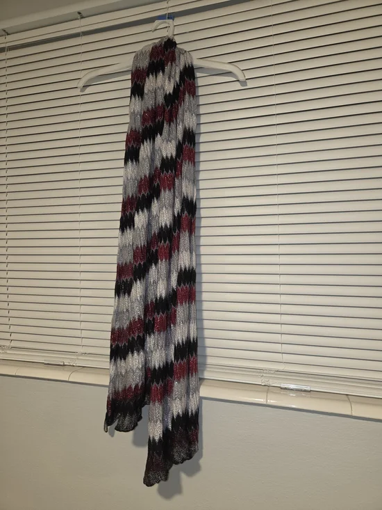 krazy kat Chevron Stripe Metallic Knit Scarf in Silver, Black & Burgundy